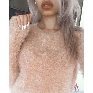 Fuzzy Cropped Sweater 🍑💕